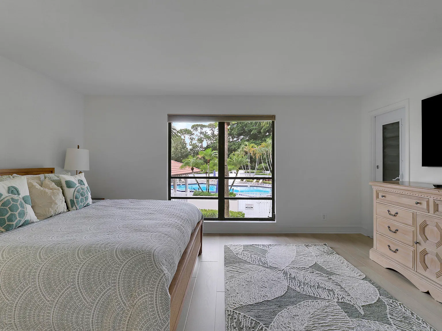 2 bed, 2.0 bath, 1366 sqft, $5,000 — Photo 4