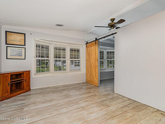 4th image of 915 Balsam St
