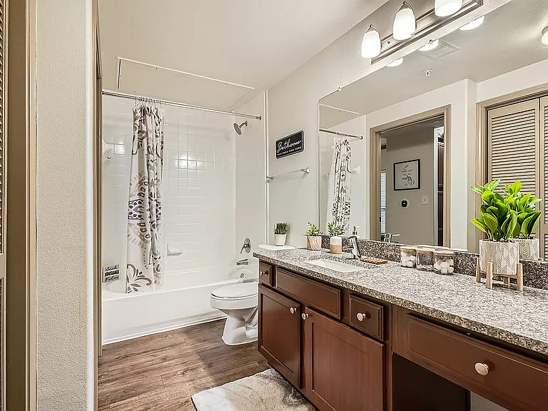 Eaglebrook Apartments Primary Bathroom