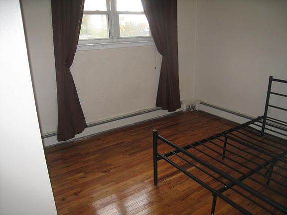 4th image of 2416 36th St #2