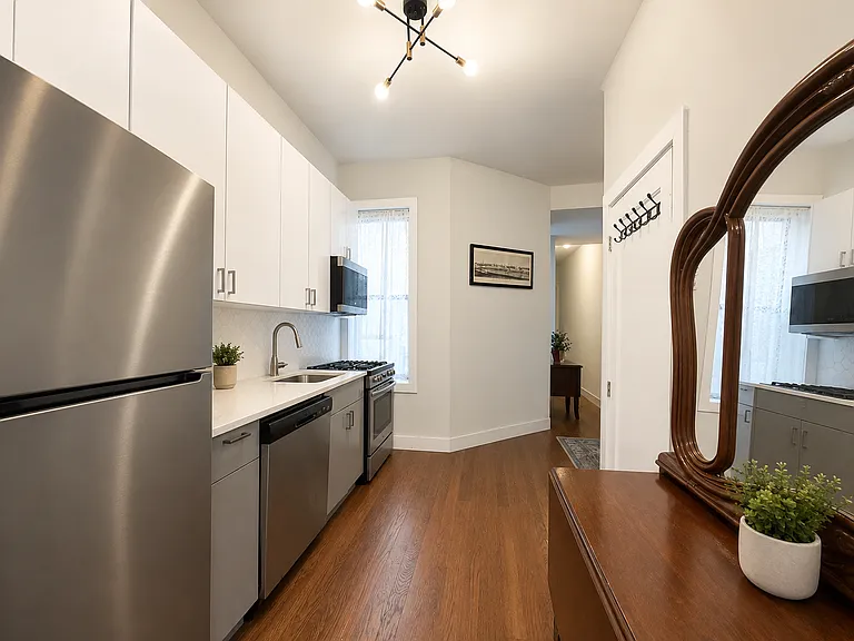 285 Cornelia St #1L — Photo 4