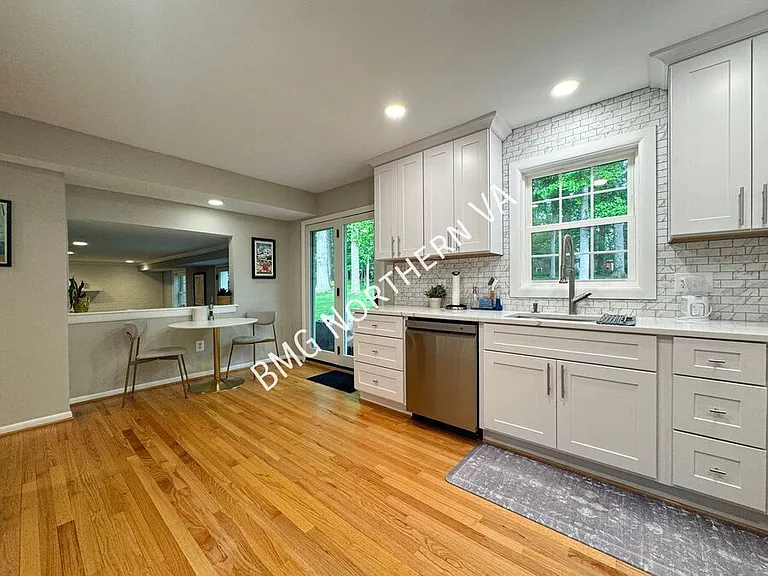404 Onondio Cir SE — Photo 11