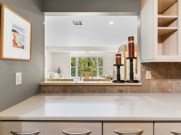 4th image of 1 Watermill Pl Unit 316