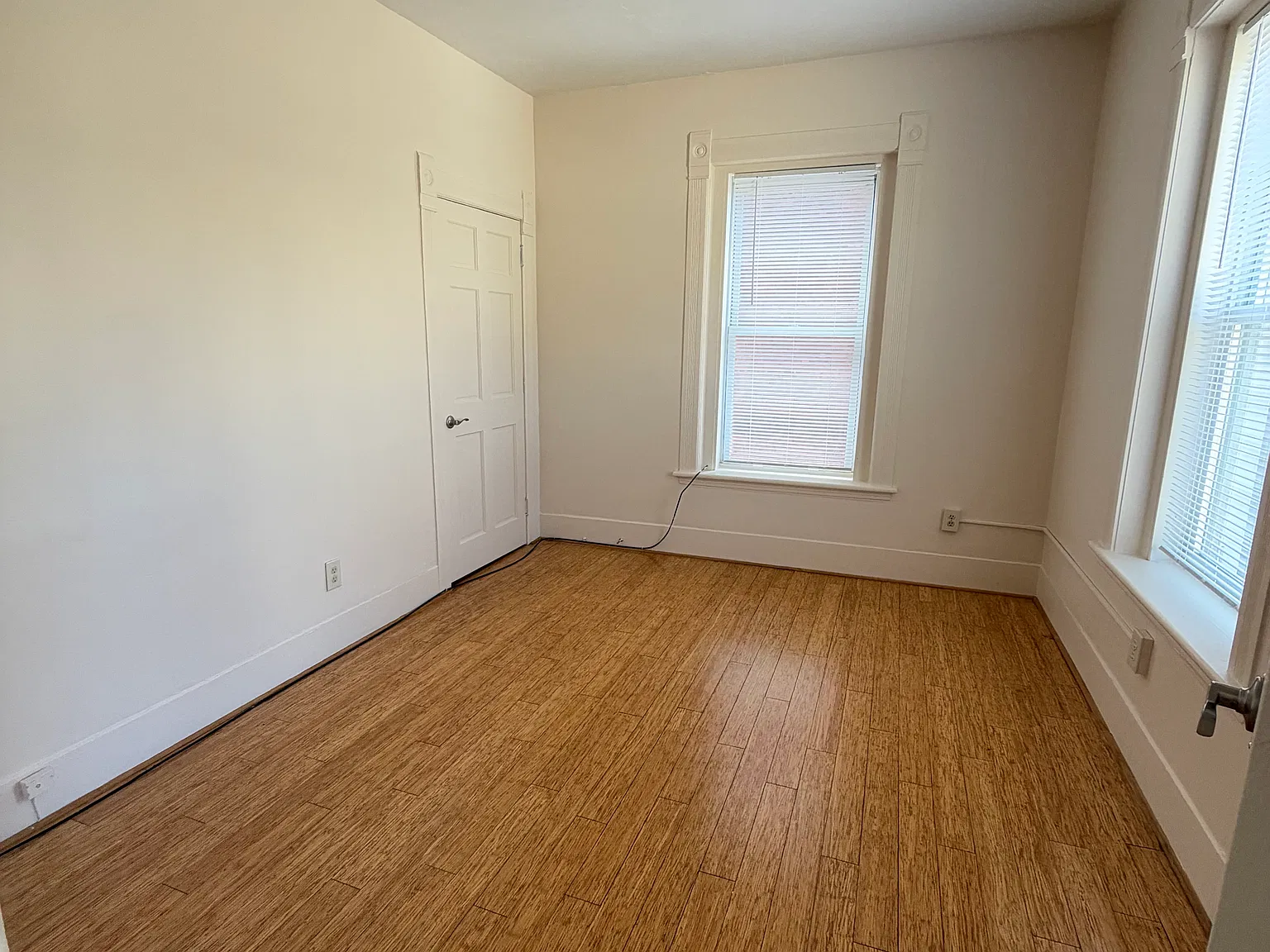 3 bed, 1070 sqft, $1,950 — Photo 3