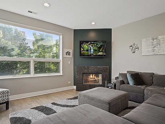 3rd image of 1835 N Milwaukee Ave APT 301