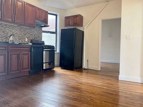 2nd image of 213 E 4th St #20