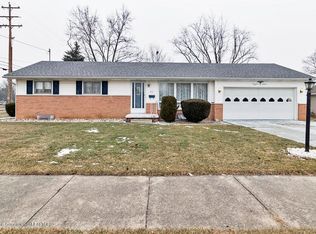 801 Hampshire Dr, Saint Johns, MI 48879