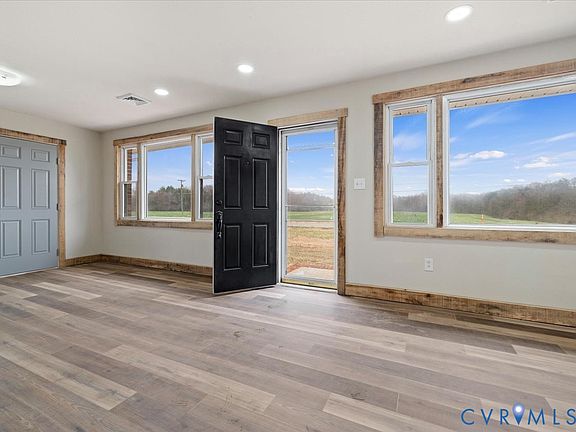 4th image of 1979 Cumberland Rd