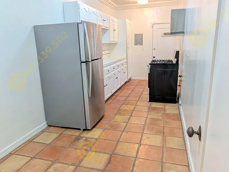118 S Camden Dr #D — Photo 16