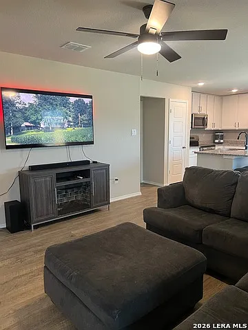 3 bed, 2.0 bath, 1248 sqft, $1,700 — Photo 3