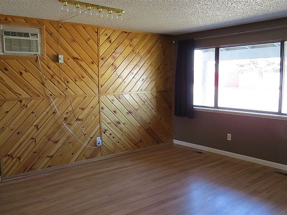 3rd image of 416 Peak Dr