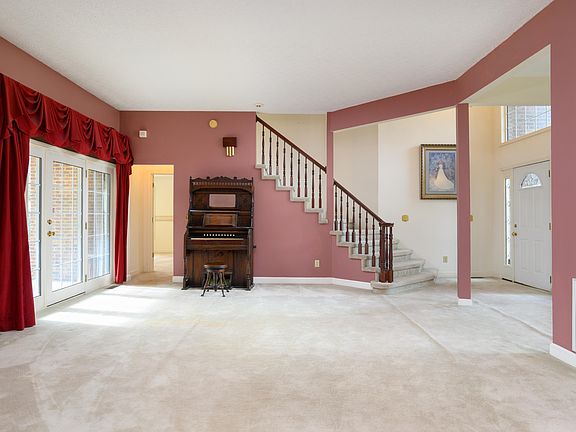 5th image of 311 Woodbriar Dr