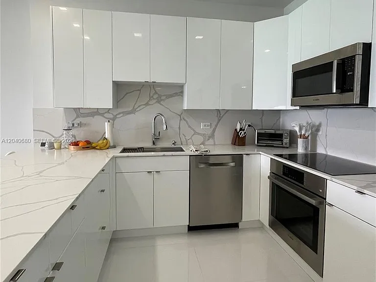 5701 Collins Ave #Penthouse 08 — Photo 13