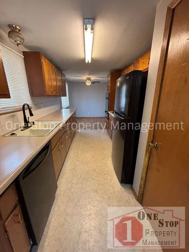 324 NW Shore Dr Photo 1