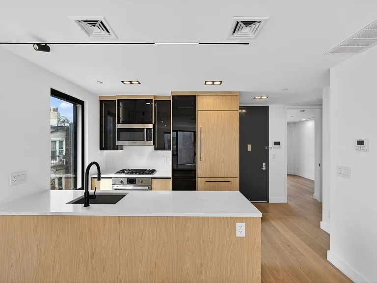 61 N Henry St #3 — Photo 6
