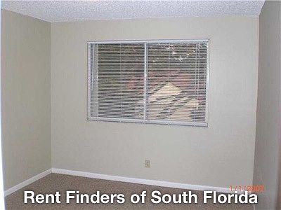 3rd image of 2662 Oak Park Cir