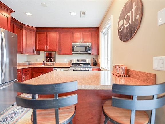 5th image of 438 Gulf Rd W