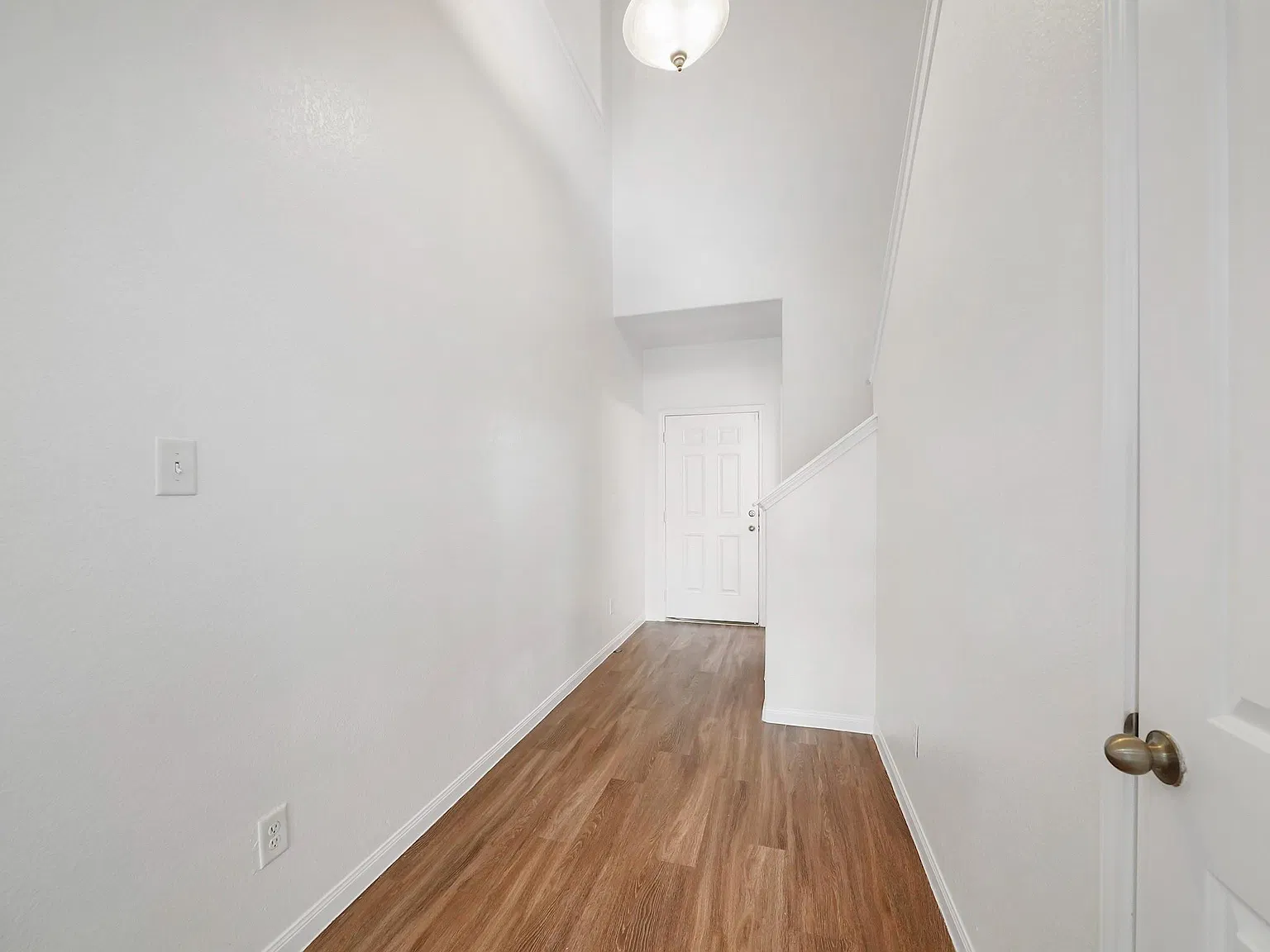 4 bed, 2.5 bath, 2513 sqft, $2,400 — Photo 4