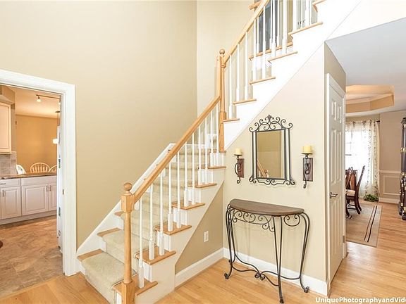 5th image of 51 Woodfield Dr