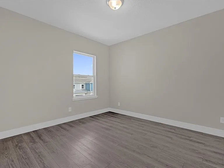 7838 Spectrum Dr — Photo 16