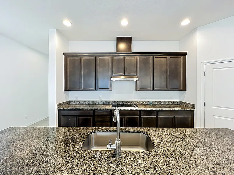 16007 Micelli Dr — Photo 15