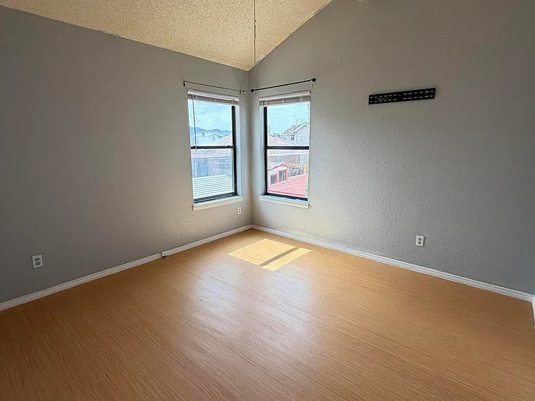 10901 Joe Dimaggio Cir — Photo 19