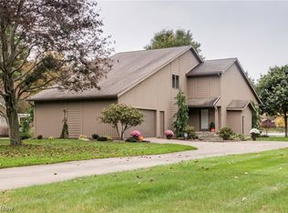 38 E Dr NE, Hartville, OH 44632