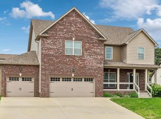 132 Overcrest Ct, Clarksville, TN 37043