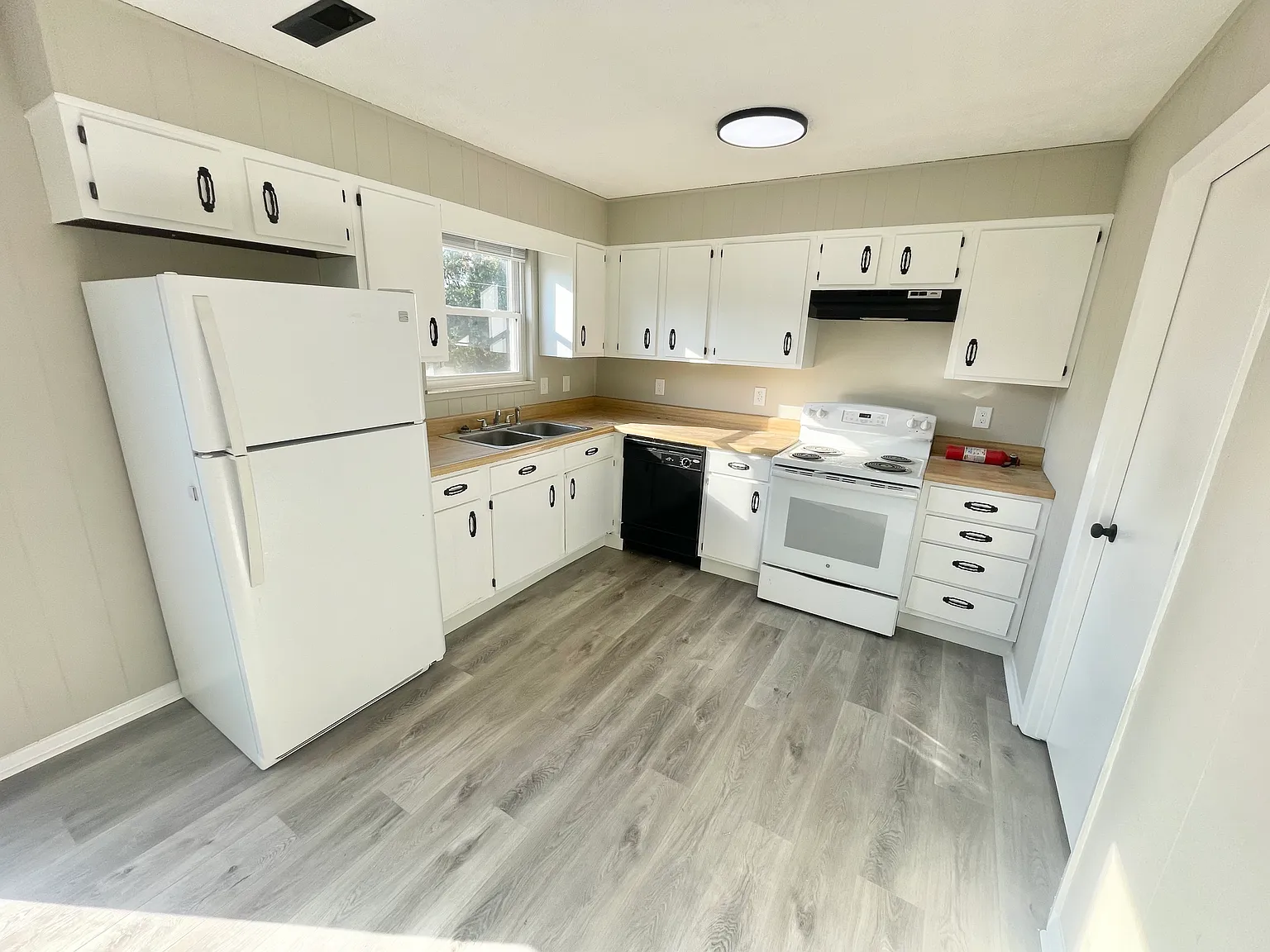 2 bed, 1.5 bath, 1200 sqft, $1,550 — Photo 3
