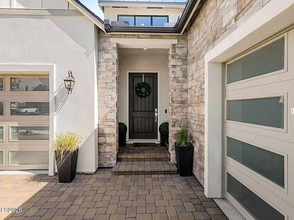 3rd image of 709 W Pleasant Oak Trl