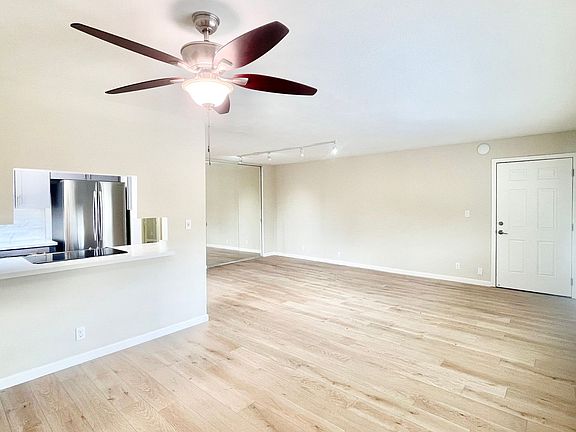 3rd image of 438 N El Camino Real #201