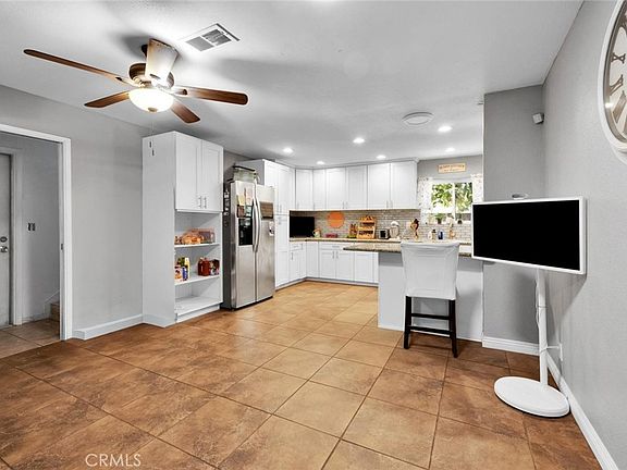 4th image of 25880 Avalon Ave