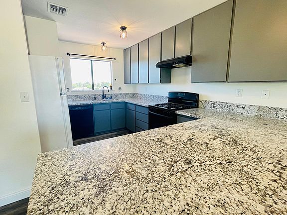 3rd image of 27535 Lakeview Dr Unit 11