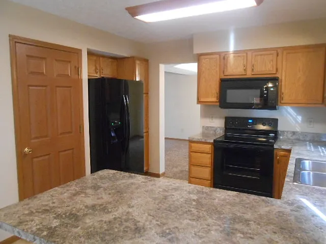 206 Aston Ct — Photo 2
