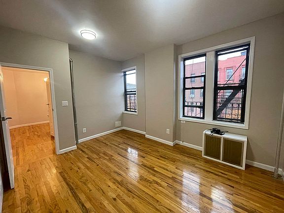 4th image of 121 Jefferson Ave APT 13