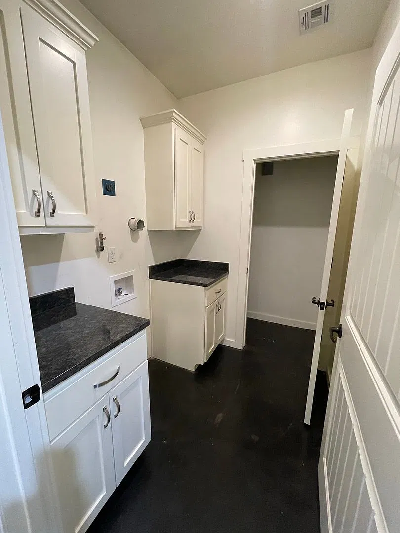 57.10 - 1407 S. Lowry — Photo 4