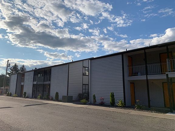3rd image of 3020 S Clinton Rd APT 2
