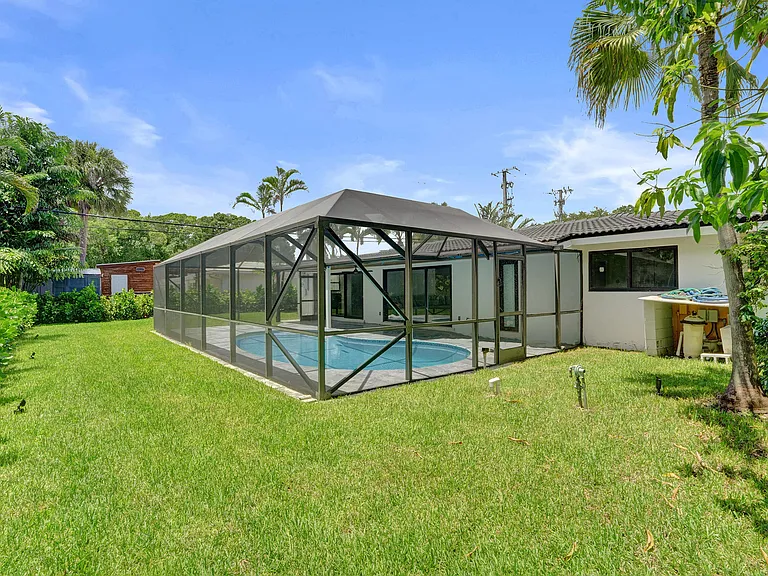 840 SW 3rd St — Photo 46
