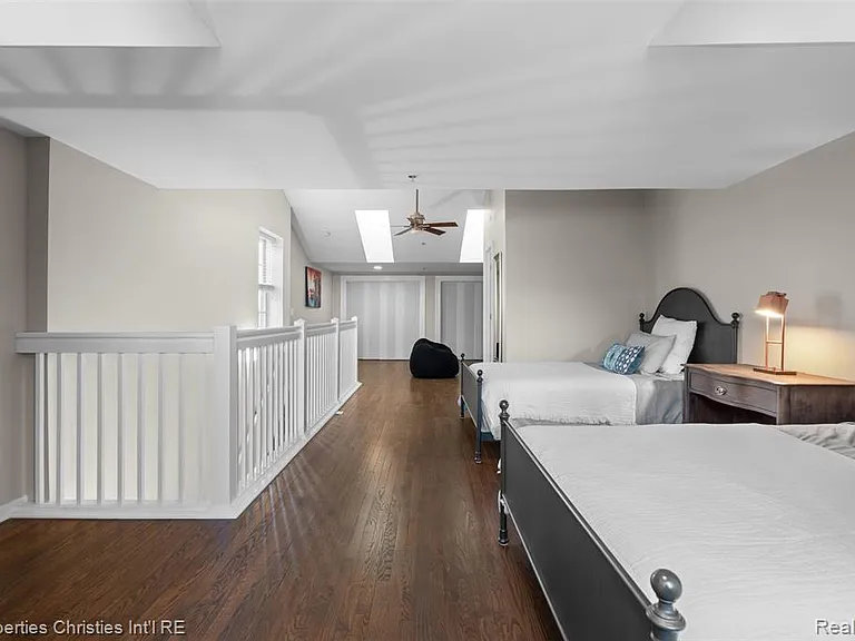 512 Graten St — Photo 41