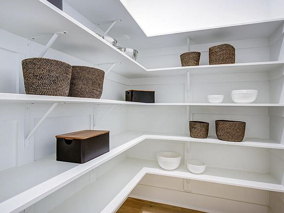 Knoll Pantry