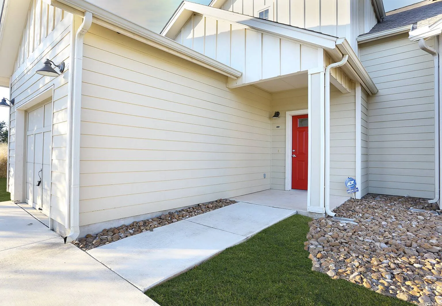 3 bed, 2.0 bath, 1679 sqft, $1,700 — Photo 3
