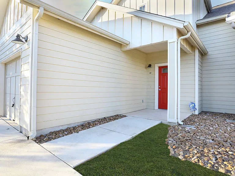 211 Circle Ct — Photo 3