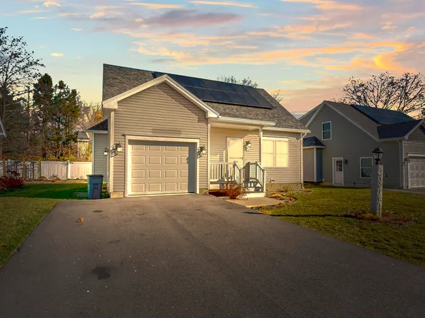 20 Settlers Way #20, Saco, ME 04072