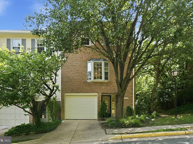 6012 Crown Royal Cir — Photo 1