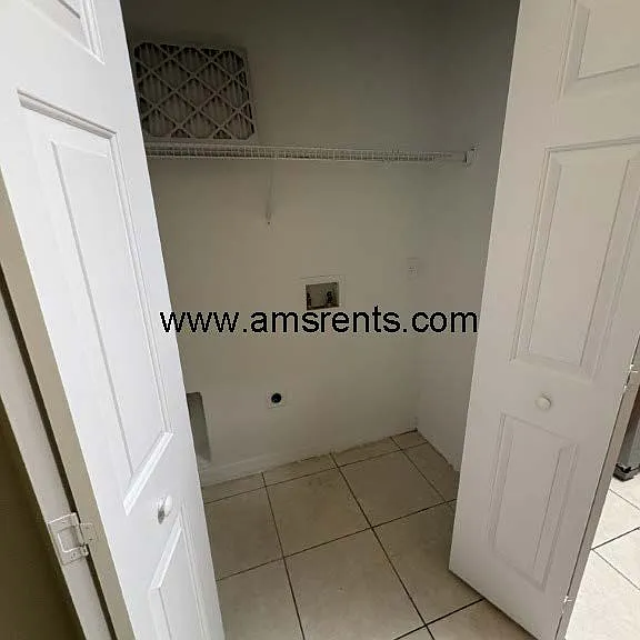 539 Albatross Dr #B — Photo 8