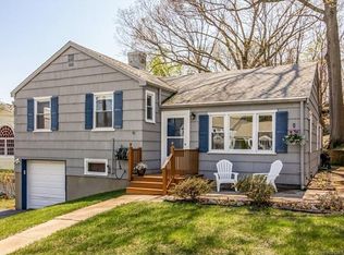 12 Wildwood Dr, Branford, CT 06405