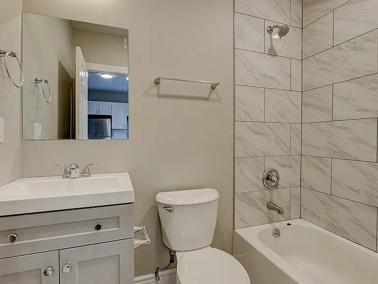 2815 N Hamlin Ave #2F — Photo 11