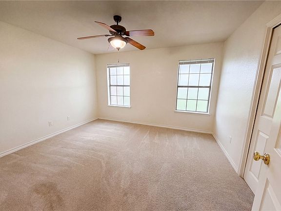 4th image of 212 House Ave