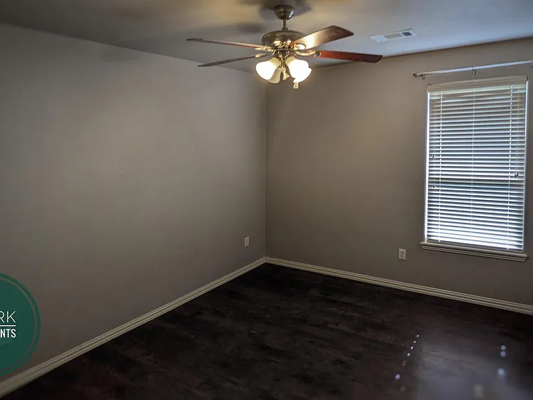 608 SW Wallstone Rd — Photo 18