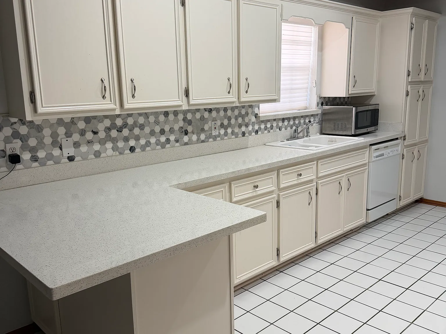 3 bed, 2145 sqft, $1,900 — Photo 3